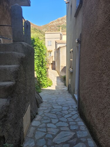 Agréable Maison Typique DE Village Rénové