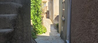 Agréable Maison Typique DE Village Rénové