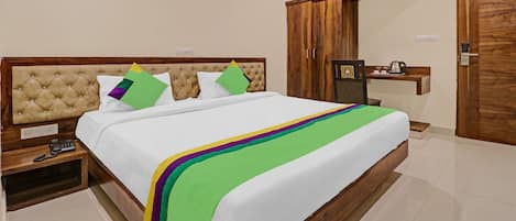 Standard Double Room | Desk, iron/ironing board