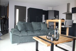 Fernseher, Stereoanlage