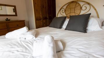 2 bedrooms, iron/ironing board, free WiFi, bed sheets