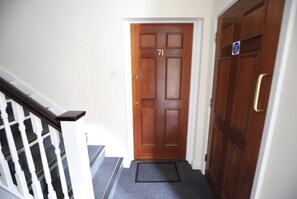 Interior - Central Oxford 2 Bed Apartment with Parking - Pass the Keys (Oxford)