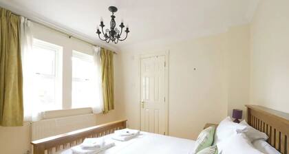 Central Oxford 2 Bed Apartment with Parking - Pass the Keys