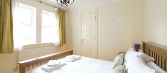 Central Oxford 2 Bed Apartment with Parking - Pass the Keys