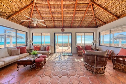 Directly on the Ocean in Cabo Pulmo with A/C!