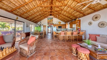 Fernseher, Tischtennisplatte