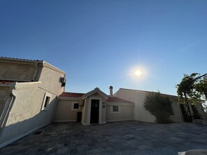 Exterior - Villa with heated pool, sea view - a few minutes from the beach (Podgora)