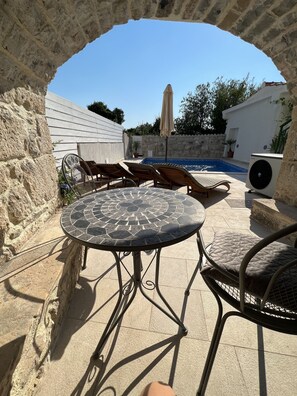 Outdoor dining - Villa with heated pool, sea view - a few minutes from the beach (Podgora)