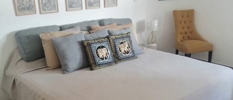 2 dormitoris, escriptori, planxa i posts de planxar i wifi