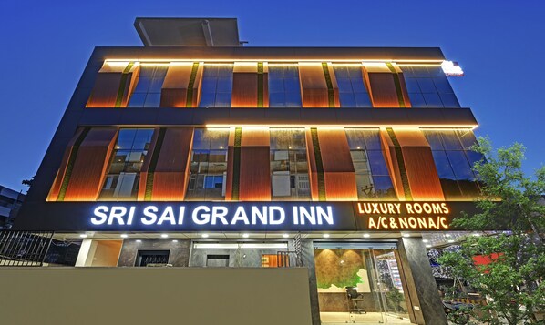Exterior - Itsy Hotels Sri Sai Grand Inn (Vijayawada)