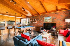 Een smart-tv, videogames en boeken