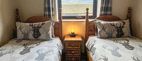 4 quartos, Wi-Fi de cortesia, roupa de cama