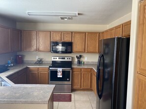 Private kitchen - Exodus Home (El Mirage)