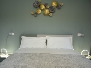 2 bedrooms, iron/ironing board, travel crib, free WiFi