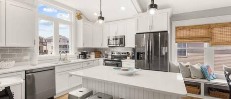 Refrigerador, microondas, horno y parrilla de estufa