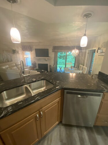 Entire Condo - Swiss Mountain Resort