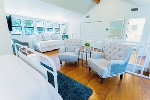 3 bedrooms, iron/ironing board, free WiFi, bed sheets - Sunshine & Savings 20% OFF!!! Bayfront, Dog Friendly, Sleeps up to 8 (Eastpoint)