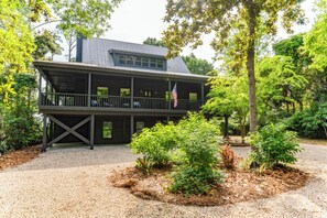 Exterior - Sunshine & Savings 20% OFF!!! Bayfront, Dog Friendly, Sleeps up to 8 (Eastpoint)