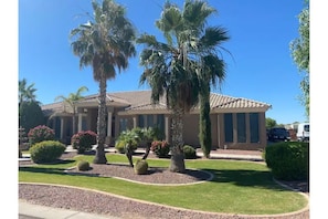 Exterior - Executive Gateway (Goodyear)