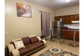 Living area - Executive Gateway (Goodyear)