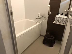 Villa | Bathroom | Combined shower/tub, free toiletries, hair dryer, bidet