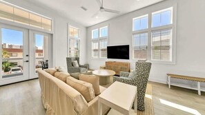 Televisión, oficina