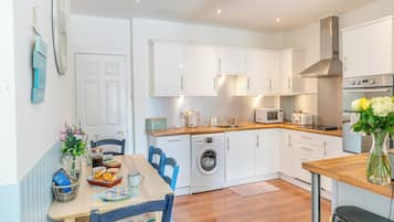 Dishwasher, cookware/dishes/utensils