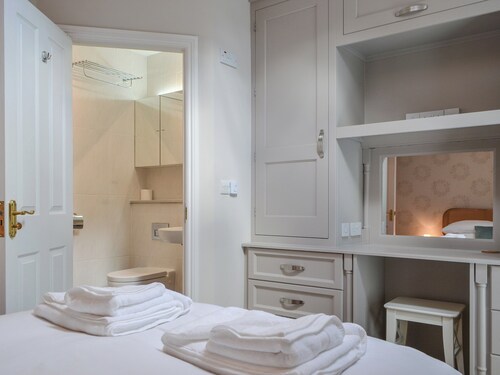 Peaceful village location within walking distance to Keswick.