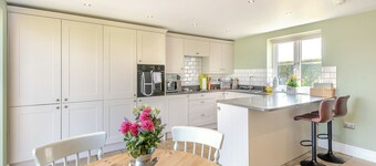 2 bedroom accommodation in South Leverton