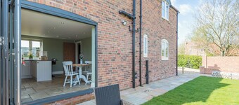 2 bedroom accommodation in South Leverton
