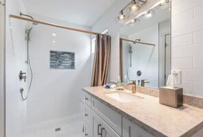 Dusche, Handtücher, Seife, Shampoo