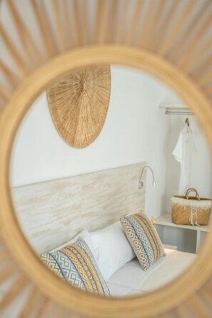 Minibar, in-room safe, iron/ironing board, free WiFi - Hostal Rosell Boutique (Sant Antoni de Portmany)