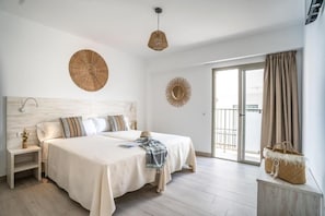 Minibar, in-room safe, iron/ironing board, free WiFi - Hostal Rosell Boutique (Sant Antoni de Portmany)
