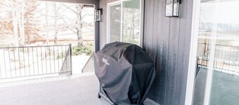 `White Pines Cabin` w/ Private Hot Tub