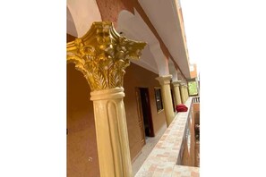 Exterior detail - Château Du Comfort (Lomé)