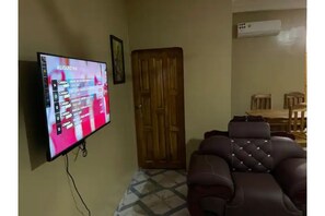 Living area - Château Du Comfort (Lomé)