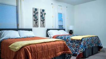 3 bedrooms, iron/ironing board, WiFi, bed sheets