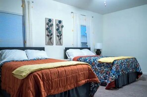 3 室のベッドルーム、アイロン / アイロン台、WiFi、ベッドシーツ