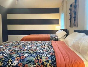 3 bedrooms, iron/ironing board, WiFi, bed sheets
