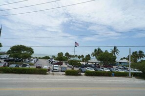 Parking - 1 BR with Ocean View - unit 1 (Fort Myers Beach)