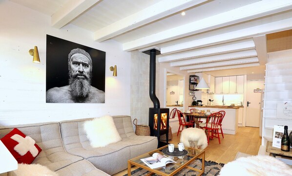 Smart TV, fireplace, books