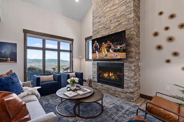 Televisión, chimenea, oficina