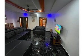 Living area - Château De La Renaissance (Lomé)