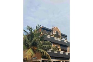 Exterior - Château De La Renaissance (Lomé)