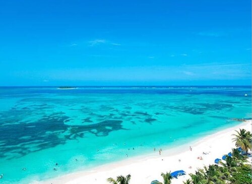 Apartamento con Vista al Mar en Sunrise