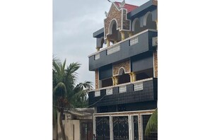 Exterior - Château De La Paix (Lomé)