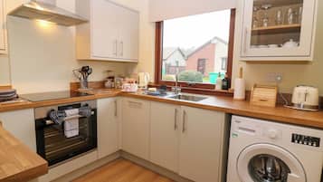 Geladeira, chaleira elétrica, torradeira