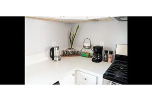 Dishwasher, cookware/dishes/utensils