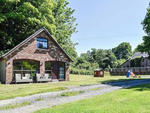 Lily Cottage - UK40101