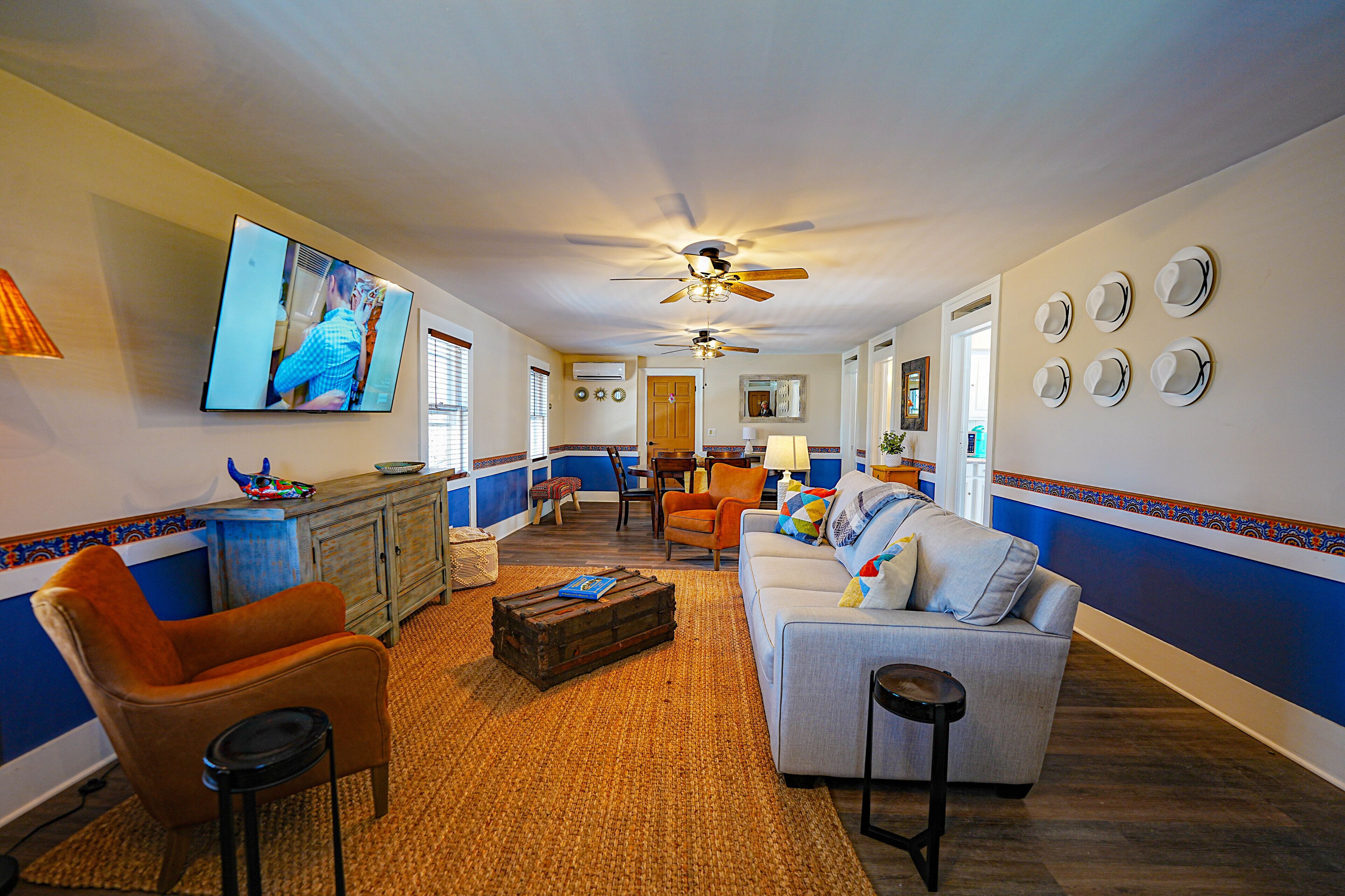 Two Bedroom Apartment Suite | Bathroom | Free toiletries, hair dryer, slippers, towels